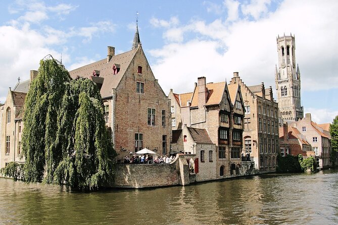 2-Hour Historical Walking Tour in Bruges with Praline Included - Bruges in Two Hours: What This Walk Actually Gives You