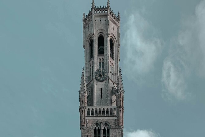 2-Hour Historical Walking Tour in Bruges with Praline Included - Meeting at Markt 4, Then Walking Like a Local