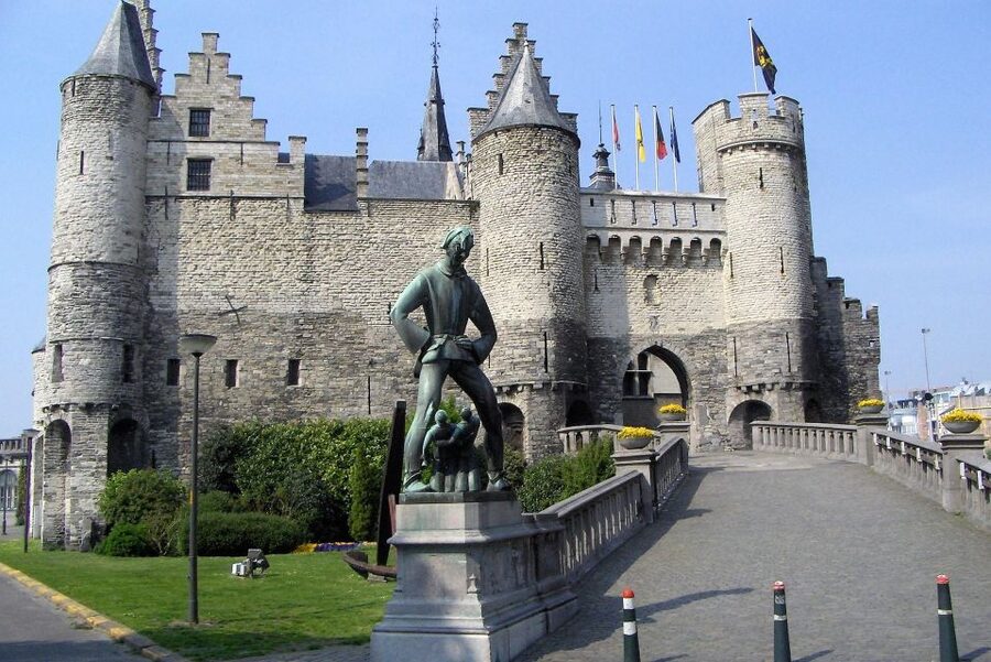 Antwerp Beer Tour - Steen by the Scheldt, Madonna corners, and getting back to center