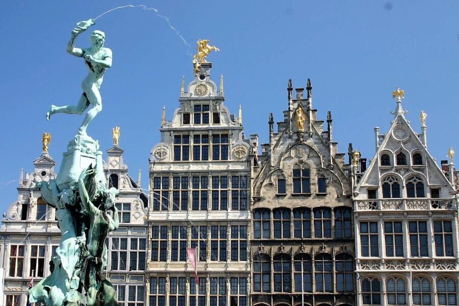 Antwerp Beer Tour - Braun cafés near the cathedral: three more beers, 70s music, and an easy ending
