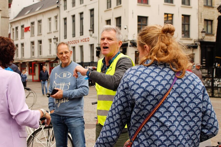 Antwerp: City Highlights Guided Bike Tour - Central Station, jaw-dropping architecture at speed