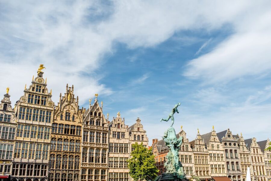 Antwerp: Express Walk with a Local in 60 minutes - Should you book this Antwerp express walk?