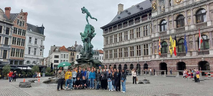 Antwerp: Historical Walking Tour in the Old City - Het Steen to Vleeshuis, guild life and medieval architecture up close