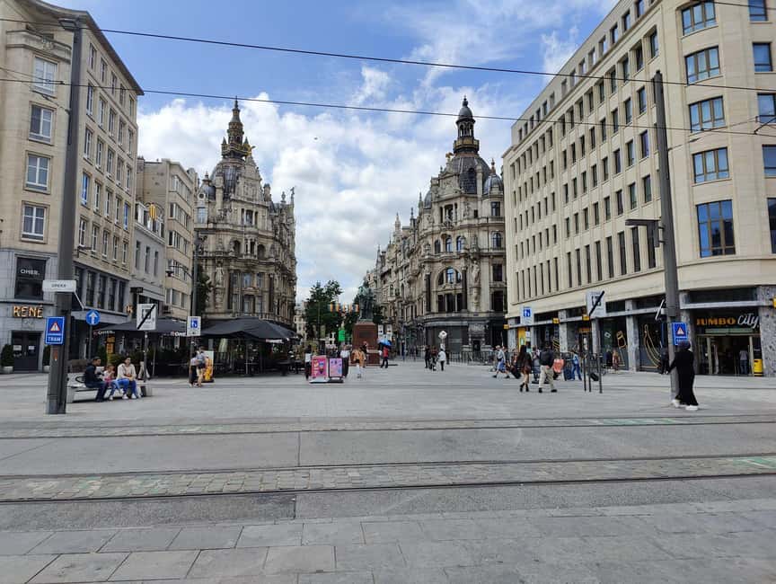 Antwerp: Historical Walking Tour in the Old City - Vlaaikensgang and the Cathedral of Our Lady, finishing with momentum