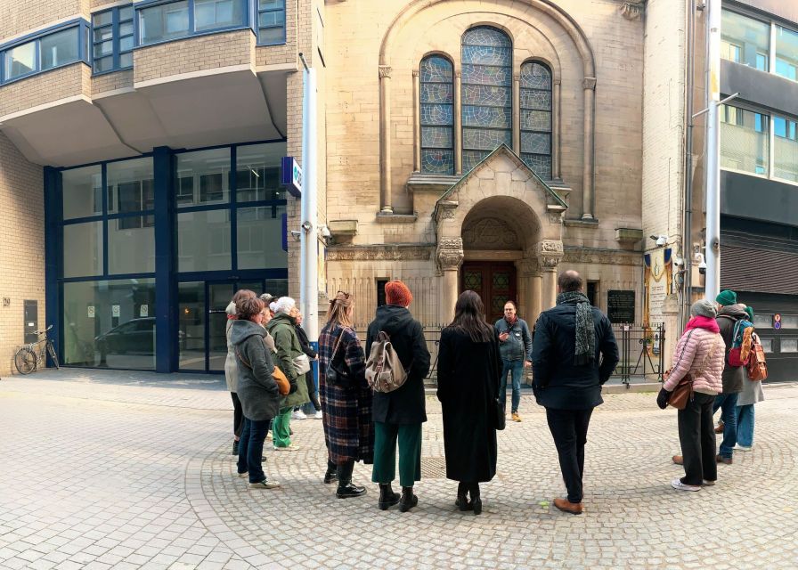 Antwerp: Jewish Neighbourhood Guided Walking Tour - Guide quality, humor, and how to use the Q&A time