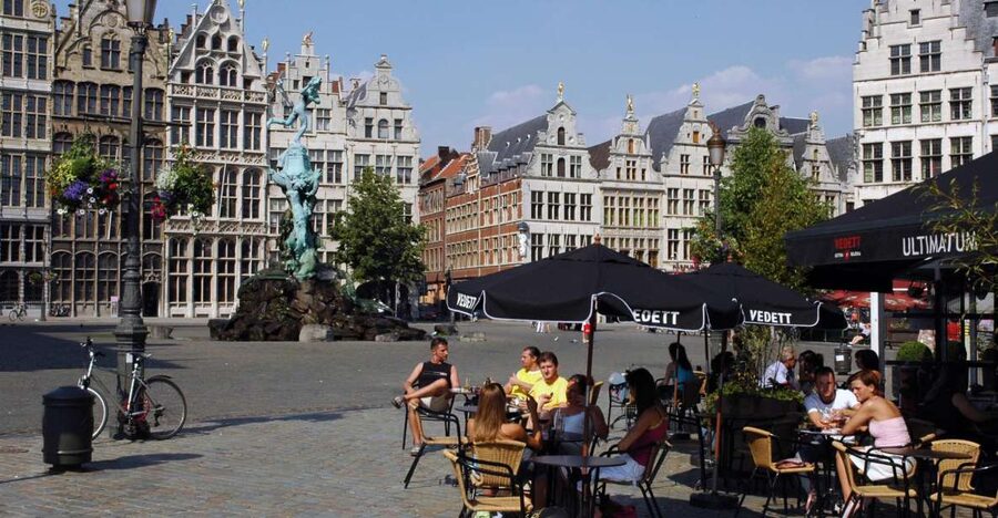 Antwerp: Private 3-Hour Historical Sightseeing Walking Tour - Our Lady Cathedral and Flemish masters, art in the middle of the walk
