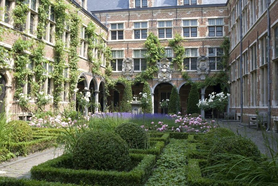 Antwerp: Private Historical Highlights Walking Tour - Grote Markt, Brabo Fountain, and those guild houses that set the tone