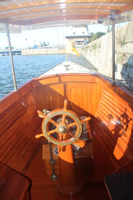 Antwerp: Private Old Harbour Boat Tour Incl. Drinks & Snacks - What Het Eilandje is really about on this cruise