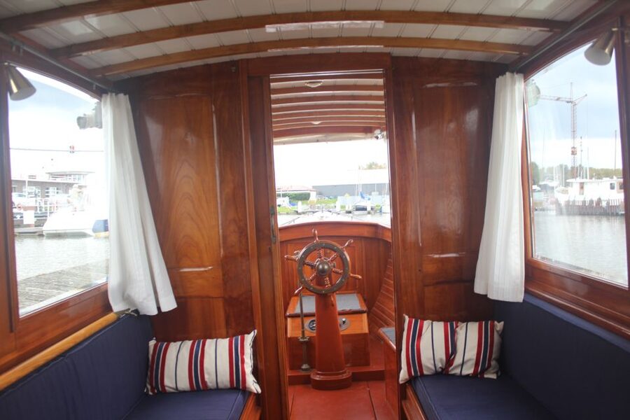 Antwerp: Private Old Harbour Boat Tour Incl. Drinks & Snacks - Price and value: $56 for a private harbour circuit