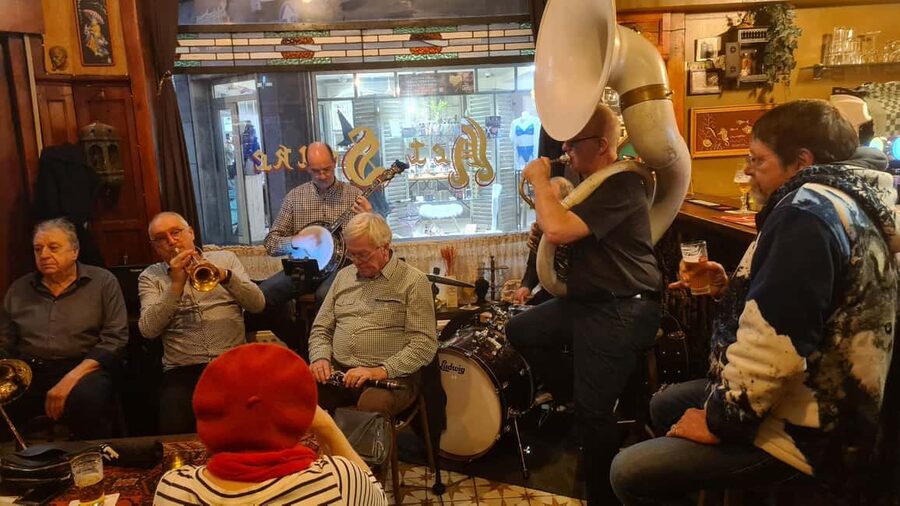 Antwerp: Pub Crawl in the Historical City - Meeting up, getting your bearings, and choosing the right pace