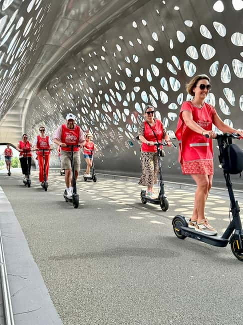 Antwerp: The Big Five City Highlights E-kickscooter Tour - Meeting the Guide and Getting Comfortable on the E-step