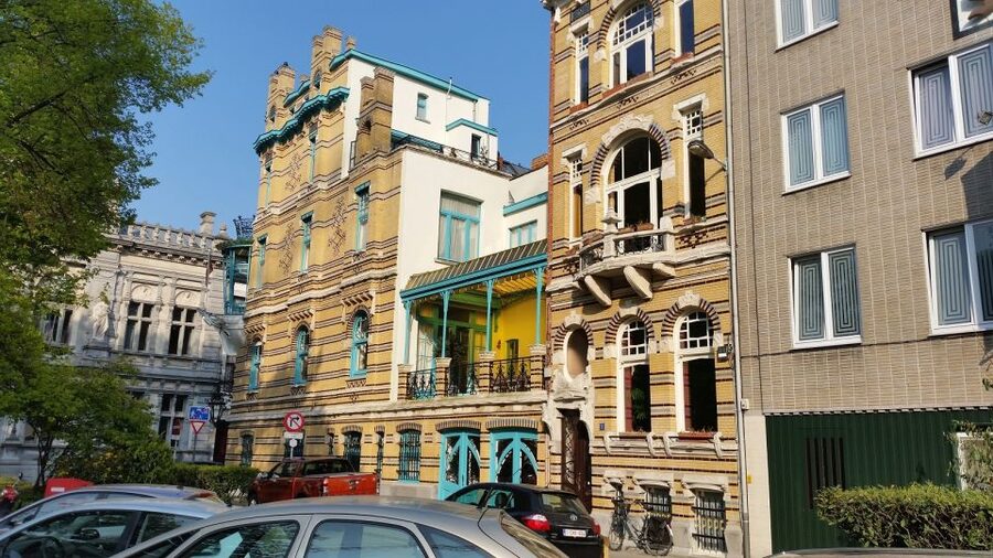 Antwerp: Walking Tour from Steen to Central Station - Grote Markt, Town Hall, and the Golden Age Guild Houses