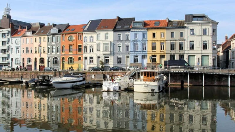 Best of Gent: Private Walking Tour with a Local - Graslei and Korenlei canals: the photo stretch with a point