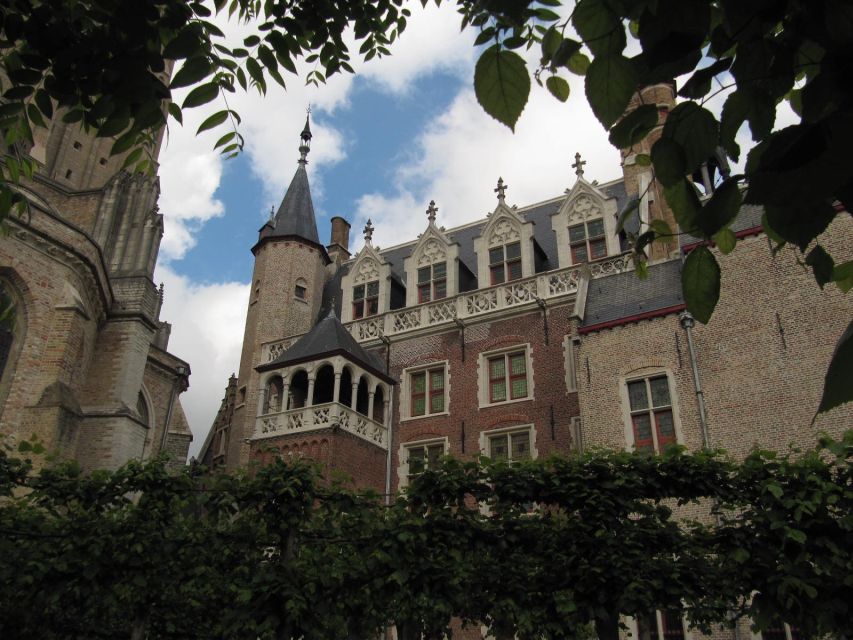 Bruges: 2.5-Hr Walking Tour from train station to Markt - Minnewater, the Lake of Love, and why this spot feels different