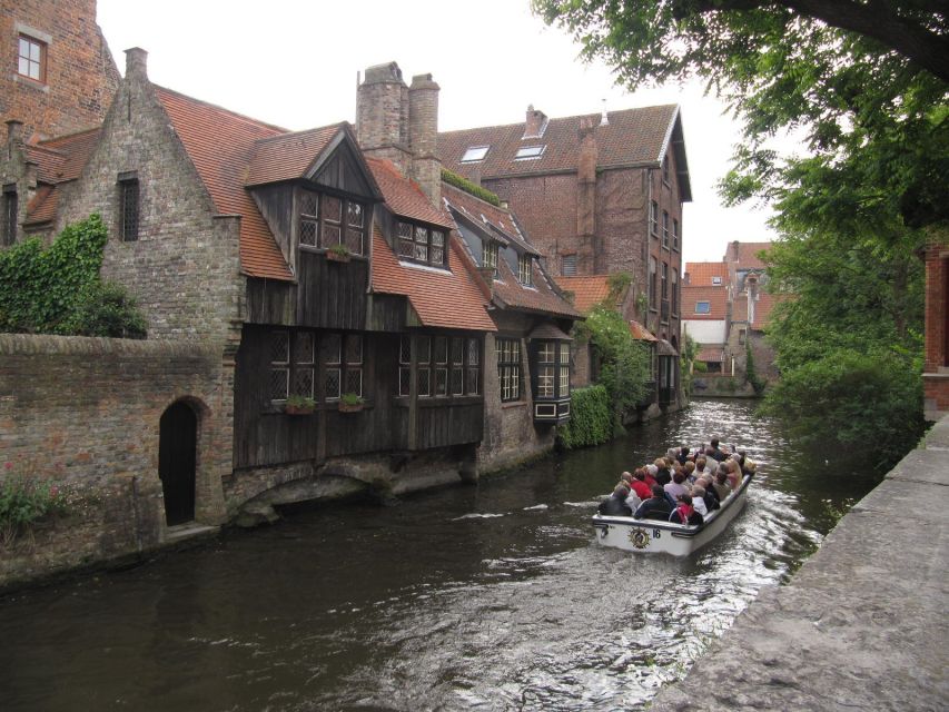 Bruges: 2.5-Hr Walking Tour from train station to Markt - St. John’s Hospital and Hans Memling: art in an unexpected setting