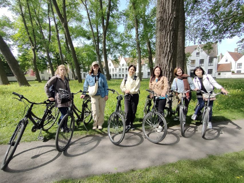 Bruges by bike with family and friends! - The harbor stretch with houseboats, calm waterfront energy