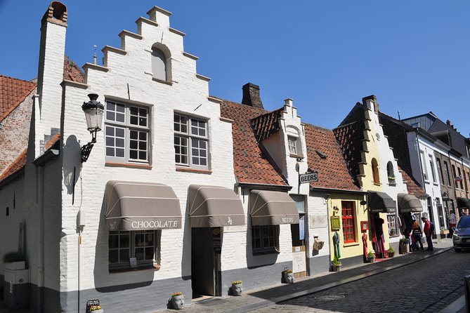 Bruges by bike with friends and family! - Gruuthusemuseum stop for palace drama (and an extra ticket)