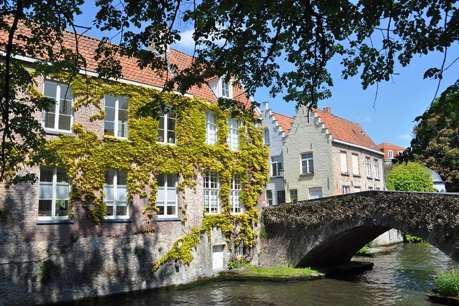 Bruges by bike with friends and family! - Kruispoort gate, Charles V meets Napoleon
