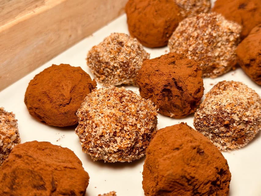 Bruges: Chocolate Truffle Making Class - 90 minutes of truffle making: what the workshop feels like