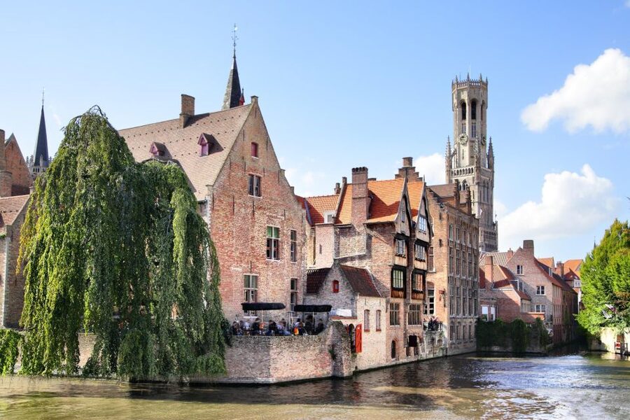 Bruges: Express Walk with a Local in 60 minutes - How the Guide Adjusts the Walk to Your Pace
