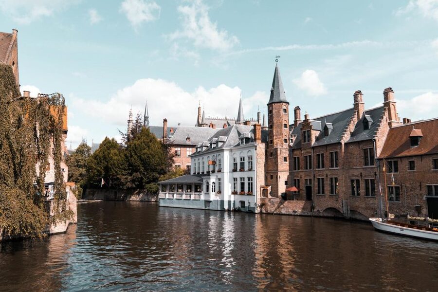 Bruges: Express Walk with a Local in 60 minutes - Local Food and Bar Tips You Can Use the Same Night