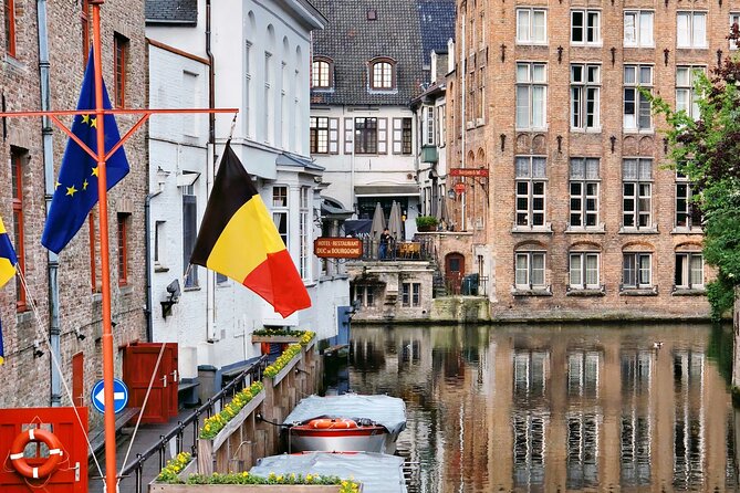 Bruges Food Tour with Full Meal & Drinks by Do Eat Better - Belfort area: Flemish beef stew and Belgian fries in a medieval setting