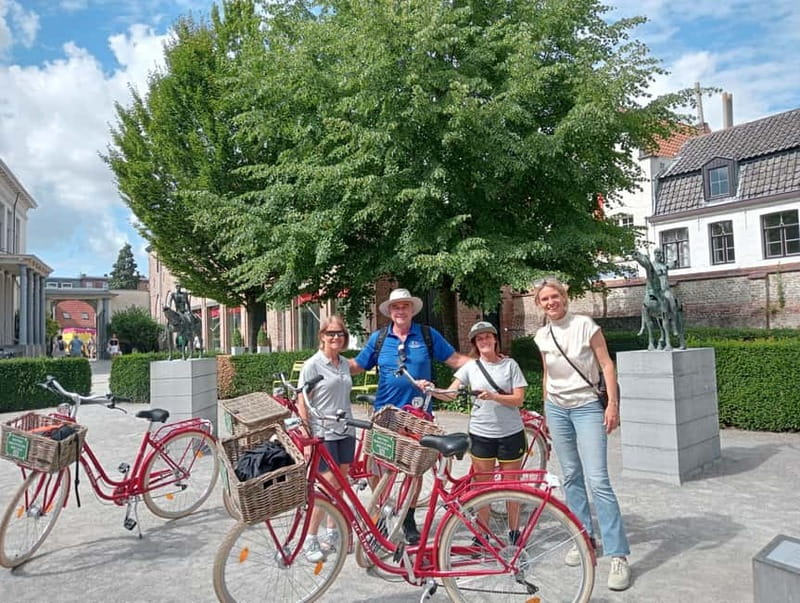 Bruges: Guided Retro Bike Tour of Highlights and Hidden Gems - A retro bike tour that teaches you where everything is in Bruges