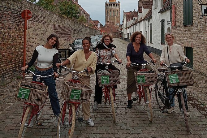 Bruges, Guided Retro Biketour: Highlights and Hidden Gems - Where you start at Hof Bladelin, and why that matters