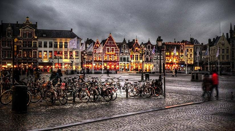Bruges: Guided Walking Tour - Lake of Love, then the Beguinage at 1245