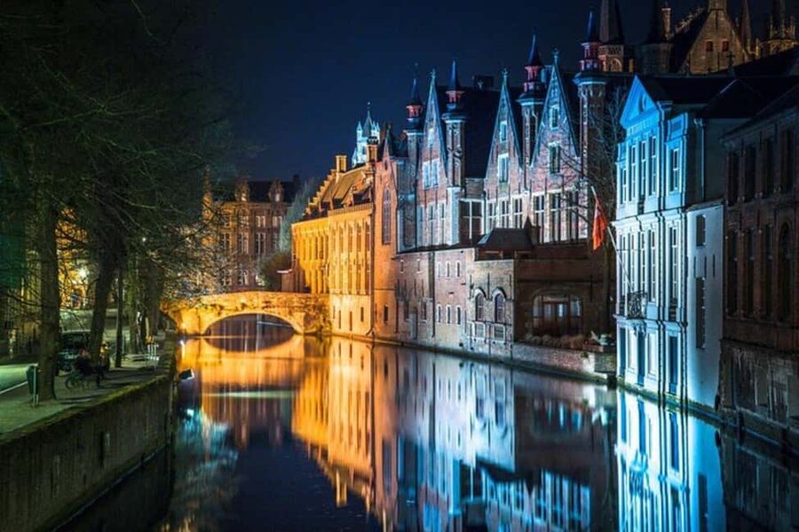 Bruges : Highlights & Hidden gems Walking Tour - Meet at Hôtel Central, then pivot straight into the Markt zone