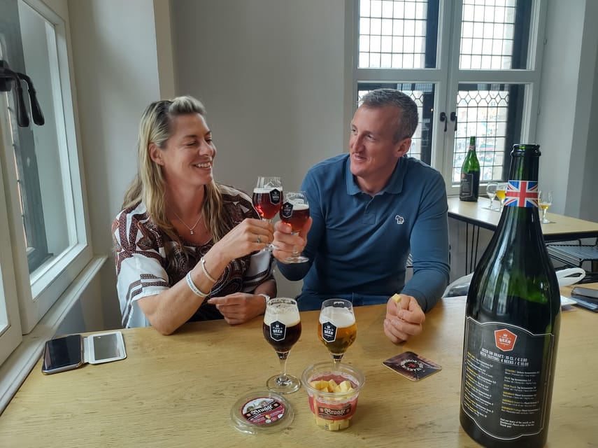 Bruges: Historical Walking Tour with Food Tasting - Group size, guide style, and what to expect from named leads