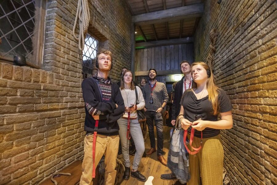 Bruges: Historium Bruges Medieval Experience Ticket - The Historium Story route with Anna and the apprentice Jacob