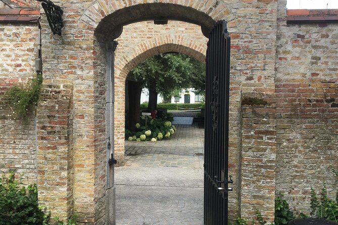 Bruges’ Legends and Hidden Treasures: A Self-Guided Audio Tour - Oude Burg, Gruuthuse Palace, and the route that feels older than the map