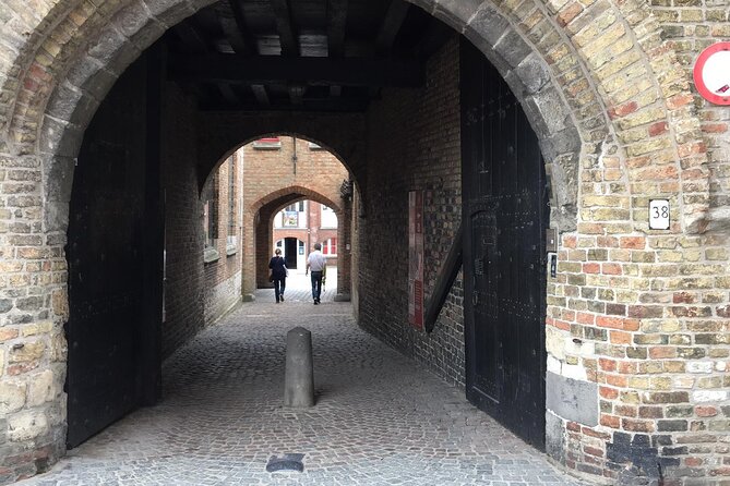 Bruges’ Legends and Hidden Treasures: A Self-Guided Audio Tour - Belfort stories near the Belfry, with a quirky edge