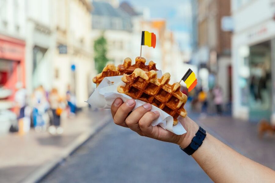 Bruges: Private Food Tour – 10 Tastings with Locals - Meeting point and how the route connects food to Bruges landmarks