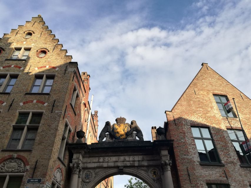 Bruges: Private Historical Highlights Walking Tour - Custom requests and the 20-person guide rule from March 2026