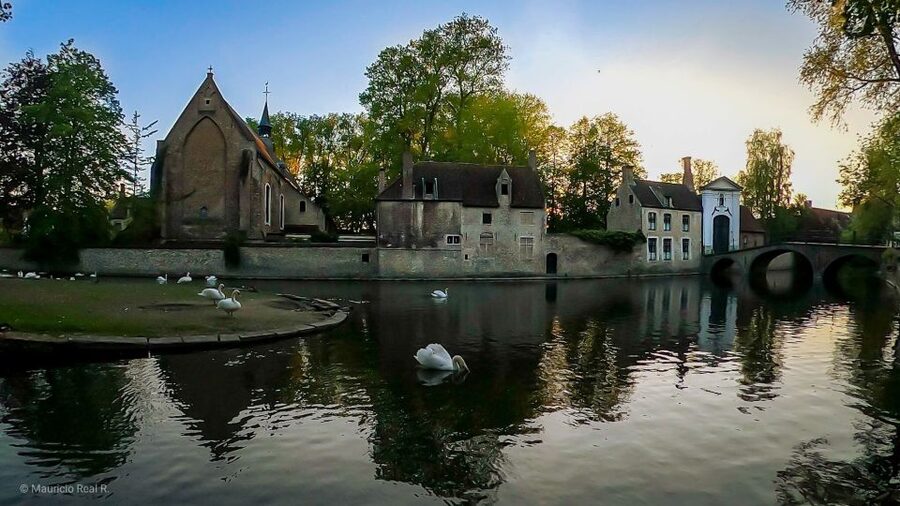 Bruges: Private Historical Highlights Walking Tour - The 2-hour route: from Market Square to Rosary Quay