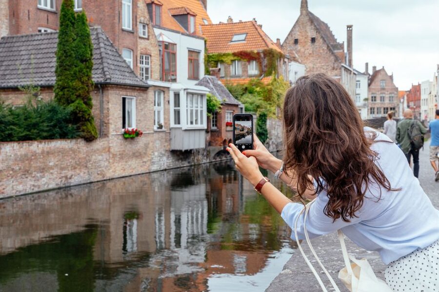 Bruges: Private Tour with Locals – Highlights & Hidden Gems - Starting at Historium Bruges: easy to find, good meeting vibe