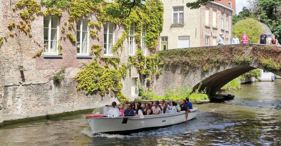 Bruges: Small Group Boat Cruise and Guided Walking Tour - Old Fish Market magic, Huidenvettersplein, and why the route feels local