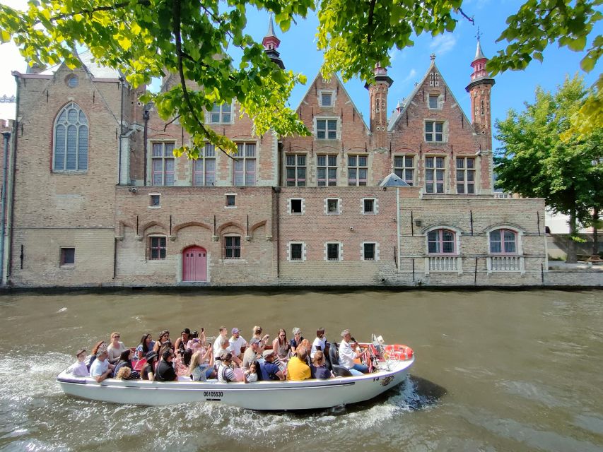 Bruges: Small Group Boat Cruise and Guided Walking Tour - Halve Maan brewery and ending at Ten Wijngaerde Beguinage