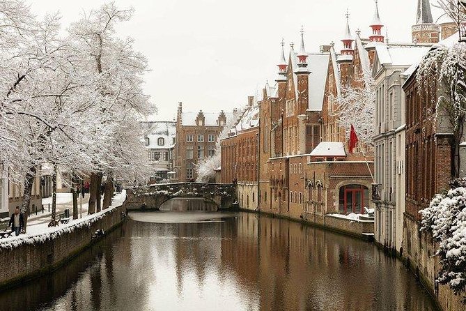 Bruges Uncovered: Historic Walking Tour & Canal Boat Experience - Price, group size, and value at the listed cost