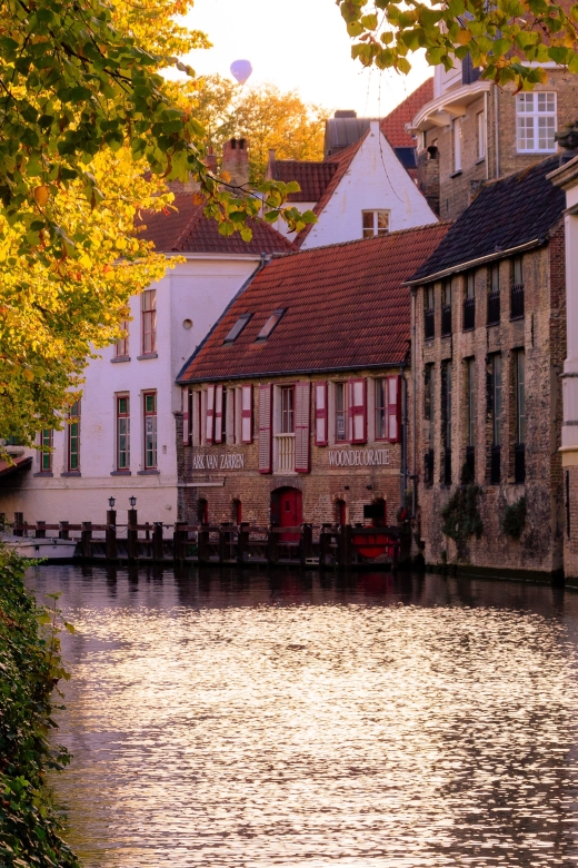 Bruges: Walking Tour, Canal Boat Trip w/Beer Tasting Option - Guides matter: the tour’s energy and how it shows up