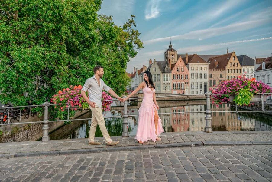 Bruges : Your private 1 hour photoshoot in the medieval city - Key highlights to look for