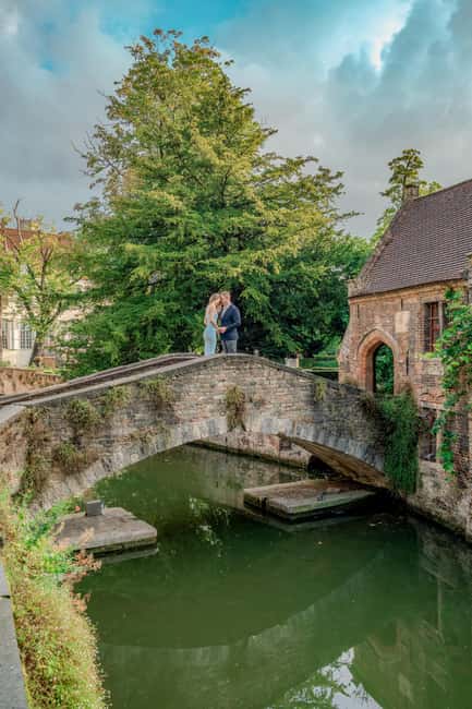 Bruges : Your private 1 hour photoshoot in the medieval city - Theme and style planning, then a guided walk with photo stops