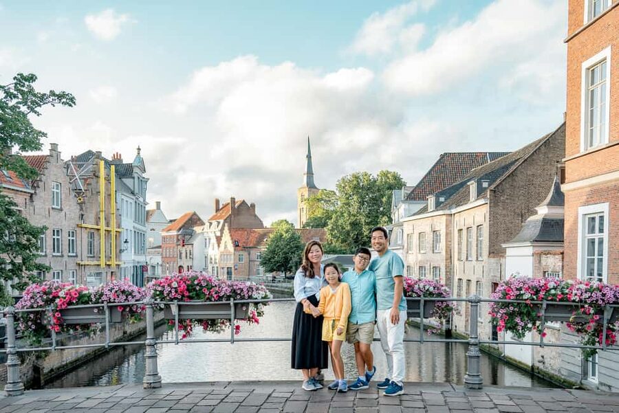 Bruges : Your private 1 hour photoshoot in the medieval city - Price and value when you book for up to five