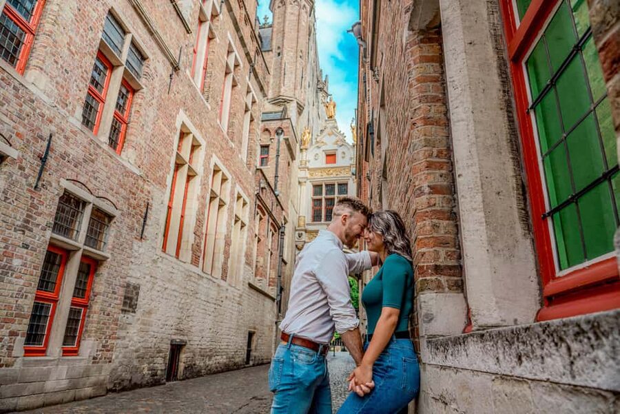 Bruges : Your private 1 hour photoshoot in the medieval city - Who this Bruges photoshoot fits best