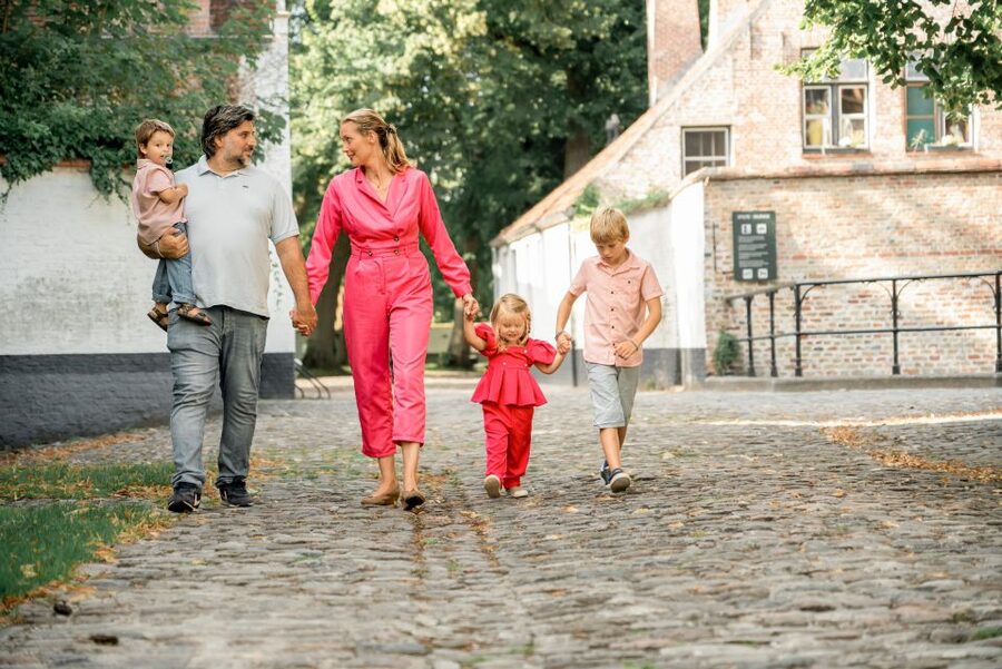 Bruges : Your private 30min. photoshoot in the medieval city - How the 30-minute flow works: photo stop, walk, and scenic views