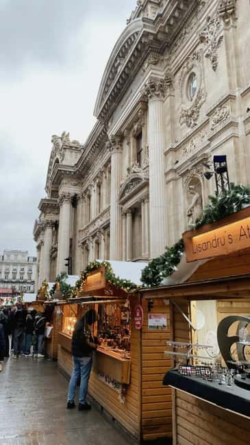 Brussels: 2-Hour Walking Tour of the Historic Center with a Local Guide - The City Hall meeting point makes your first 5 minutes easy