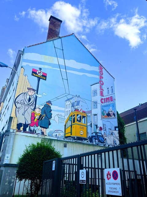 Brussels: 2 hours Private Walking Tour of the Comics Walls - Historical Center Strolls and Neighborhood Changes You Can Actually Feel