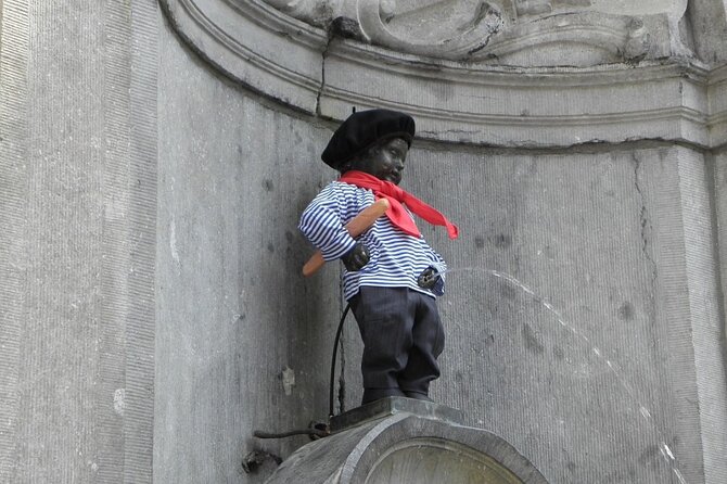 Brussels 2-Hours Walking Tour: Must-See Highlights in the Center - Egmont and Hornes Fountain, embassies, and the Sablon weekend vibe